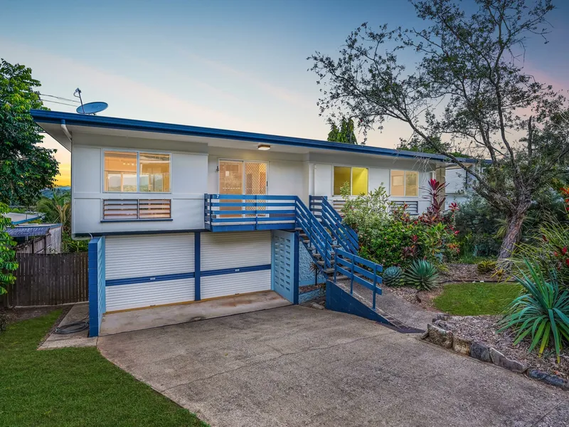 Upper Whitfield - Views and a Granny Flat!