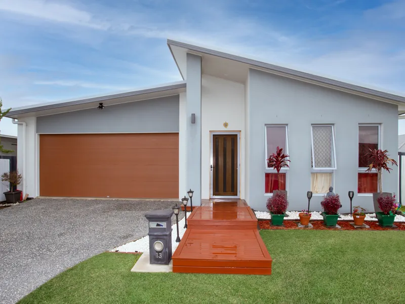 Modern Family Home Within A Stone's Throw To The Park