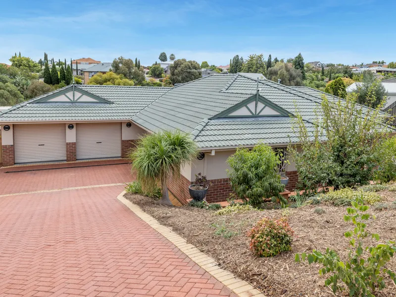 The Ultimate Family Entertainer On 1047sqm (approx)