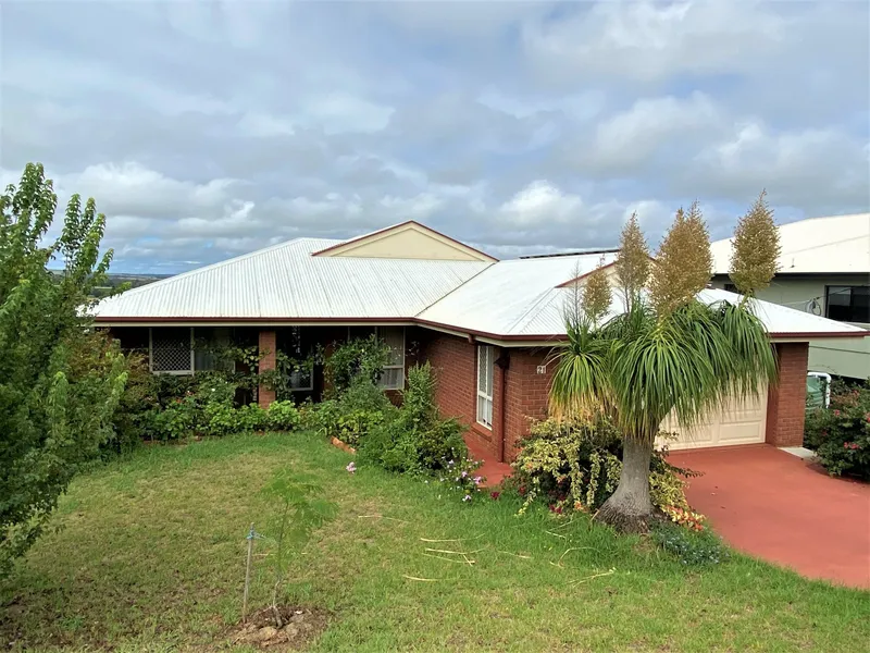 Spacious Bunya Views