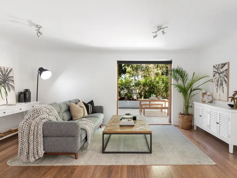 Rare 3 Bedroom Newport Retreat, Ideal For Entertaining, Block of 11