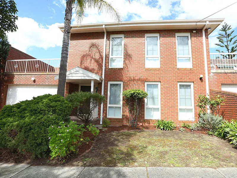 Family home located in the convenient pocket of Surrey Hills