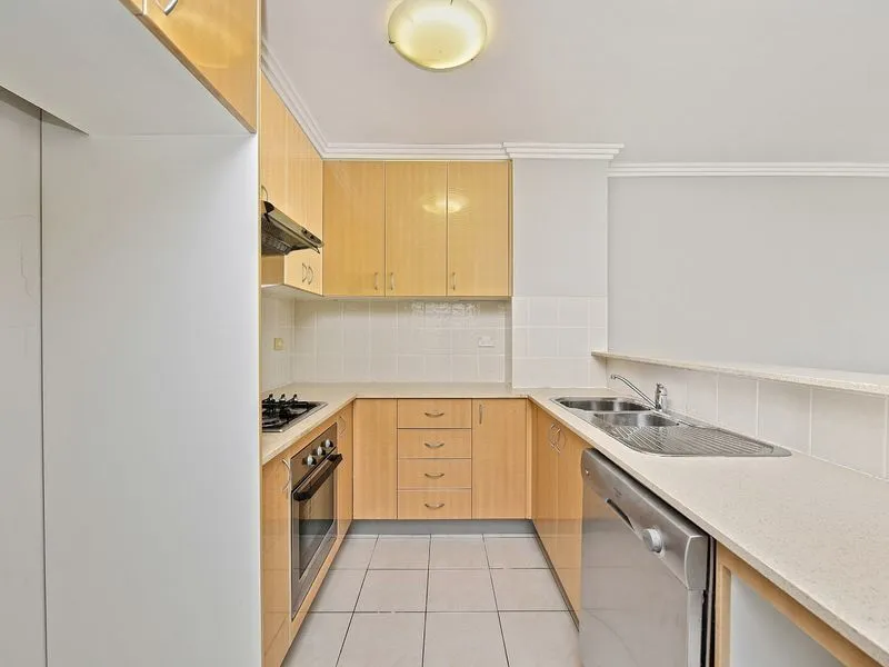 Conveniently Located 2 Bedroom Security Apartment!
