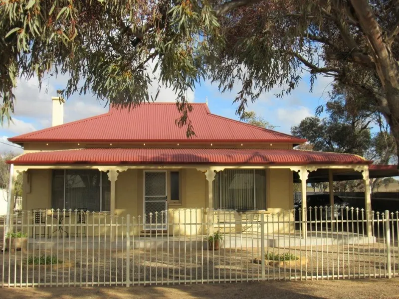 Beautifully Presented Rendered Stone Home