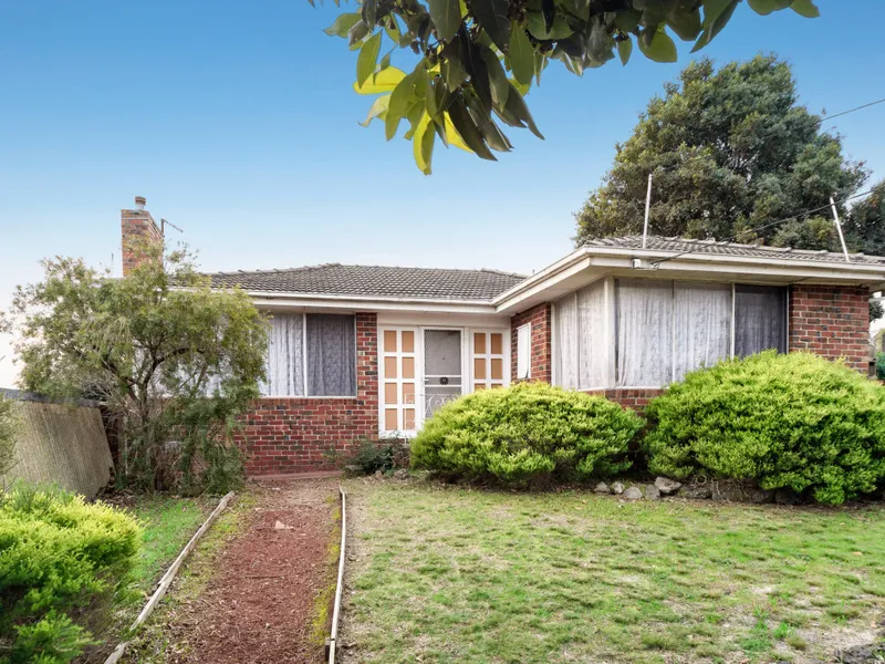 Stunning 3 Bedroom home with garage in Court location