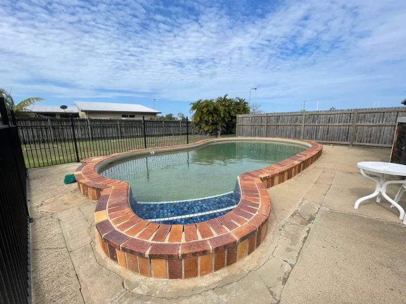 SUITABLE UNIT FOR TWO WITH A SHARED POOL