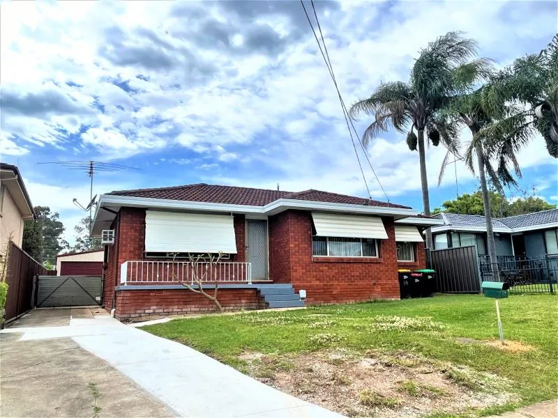 FRESHLY PAINTED & BRAND NEW FLOORING 3 BEDROOM FAMILY HOME