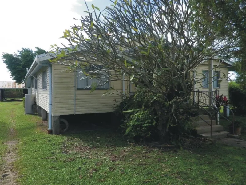 LOWSET HOME - OUT OF KNOWN FLOOD !