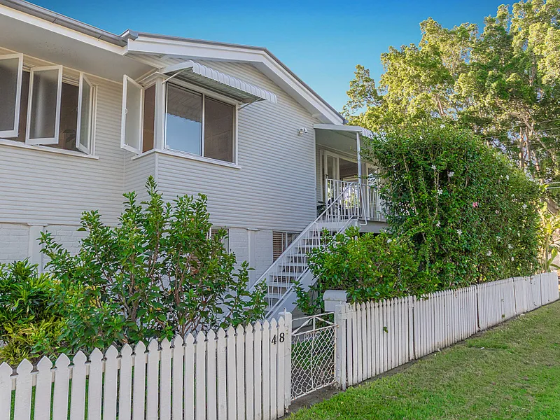 UNDER CONTRACT WITH THE PAUL JOHNS TEAM!