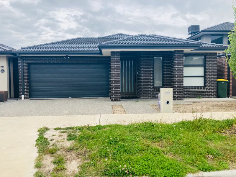 WARATAH ESTATE 4 BEDROOM FAMILY HOME