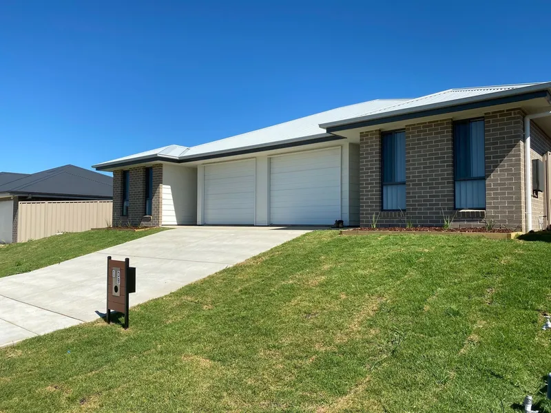 NEW VILLA IN BOOROOMA