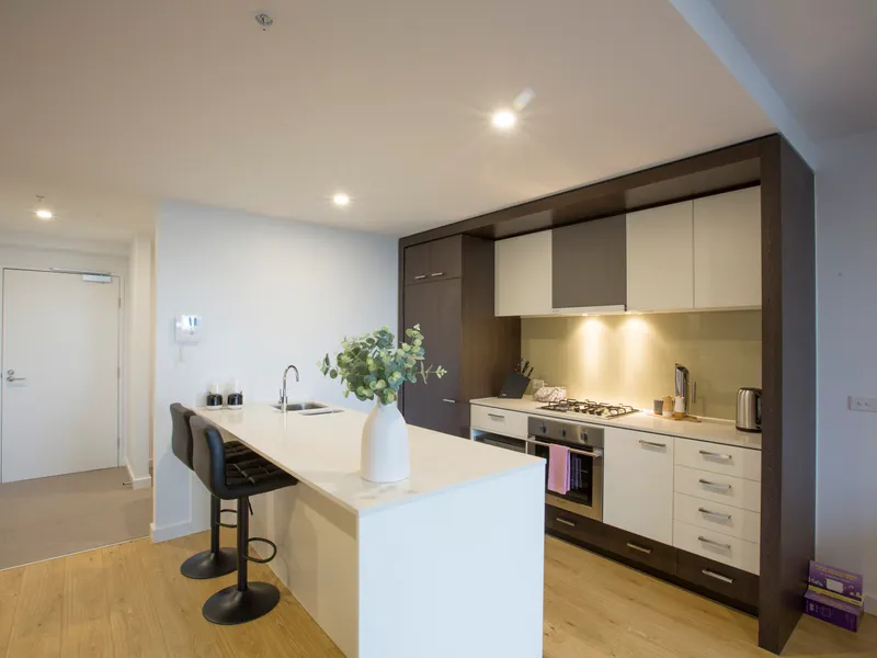 FULLY FURNISHED DESIGNER APARTMENT IN SOUTHBANK