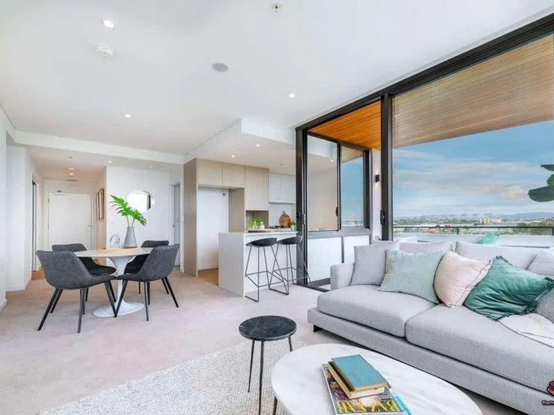 Stunning Three-Bedroom Apartment for Rent in Hamilton