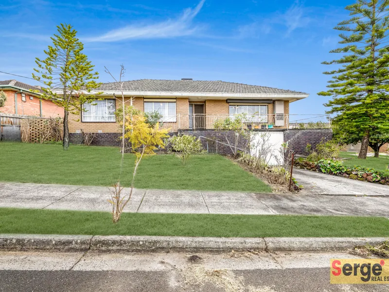 31 DE HAVILLAND AVENUE, STRATHMORE HEIGHTS VIC 3041