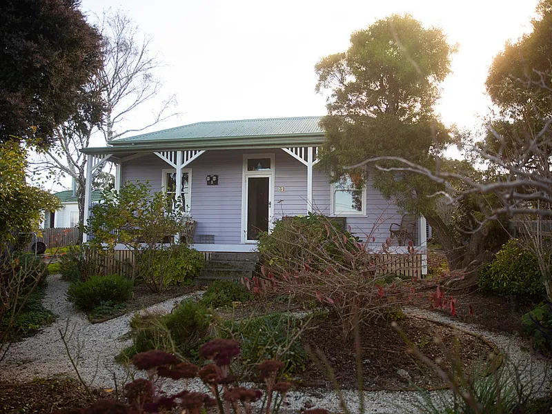 Cozy Country Comfort and Convenience