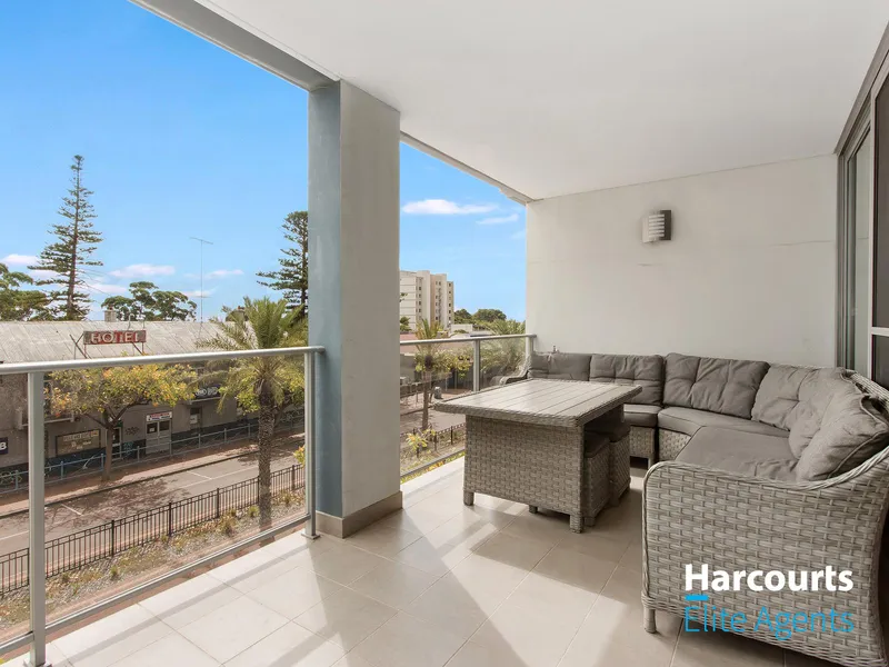 Sensational Beachside Location in the Heart of Town