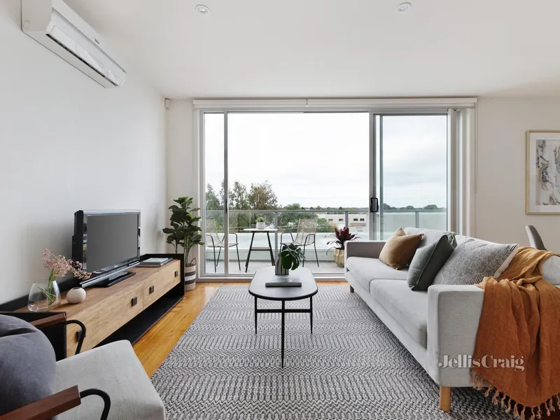 Penthouse Panorama Zoned for McKinnon