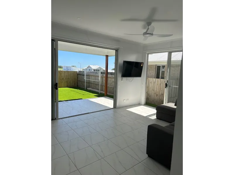 Brand new - 2 bed unit, walk to Beach - FULLY FURNISHED