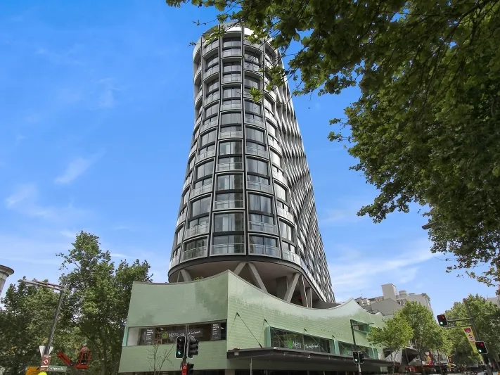 IMPRESSIVE 2 BED IN OMNIA - VIEWS OF CBD, OPERA HOUSE & HARBOUR BRIDGE