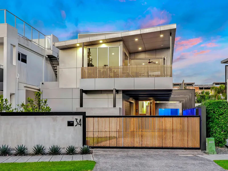 Luxurious riverfront property - without the price tag