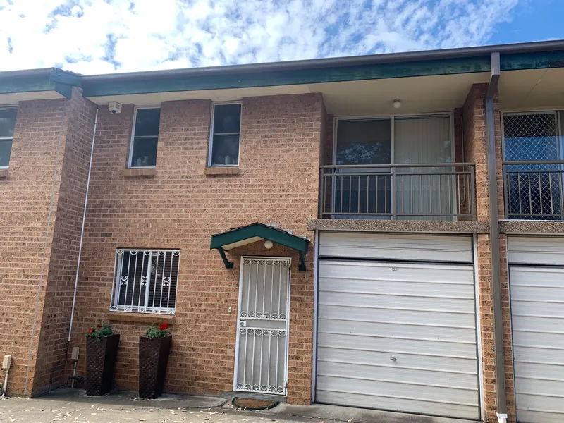 3 Bedroom Townhouse With Garage