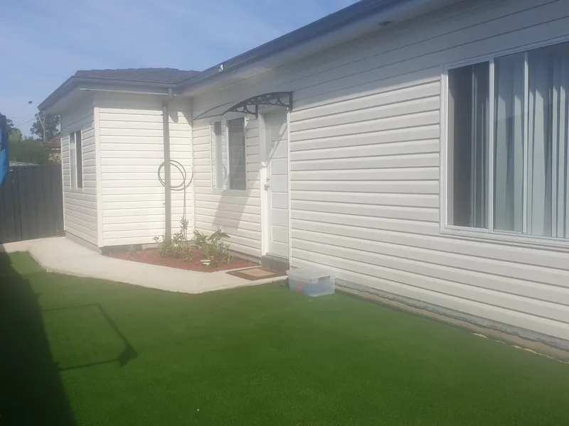 GOOD SIZE - IMMACULATE PRESENTATION AND WALKING DISTANCE TO AMENITIES