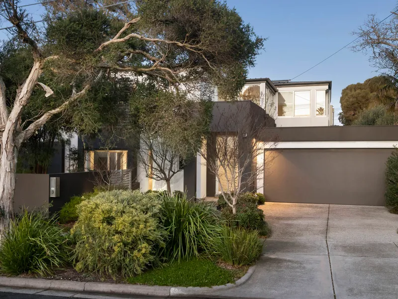 Architectural Excellence in a Beachside Enclave