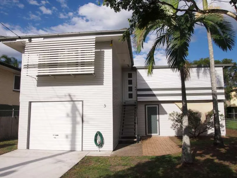 Fresh as a Daisy, AC home with New Paint, Carpet, & Curtains