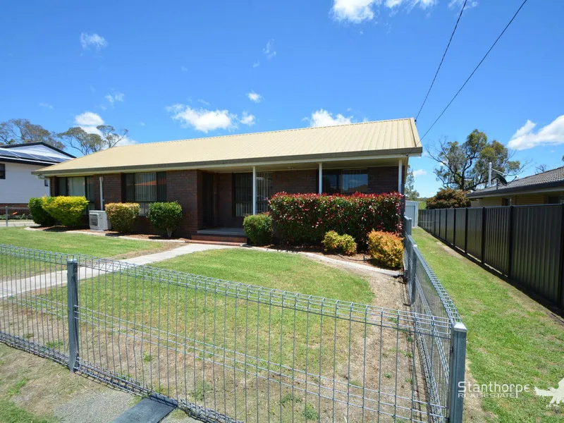 STANTHORPE - IMMACULATE 4 BEDROOM BRICK HOME WITH DOUBLE GARAGE