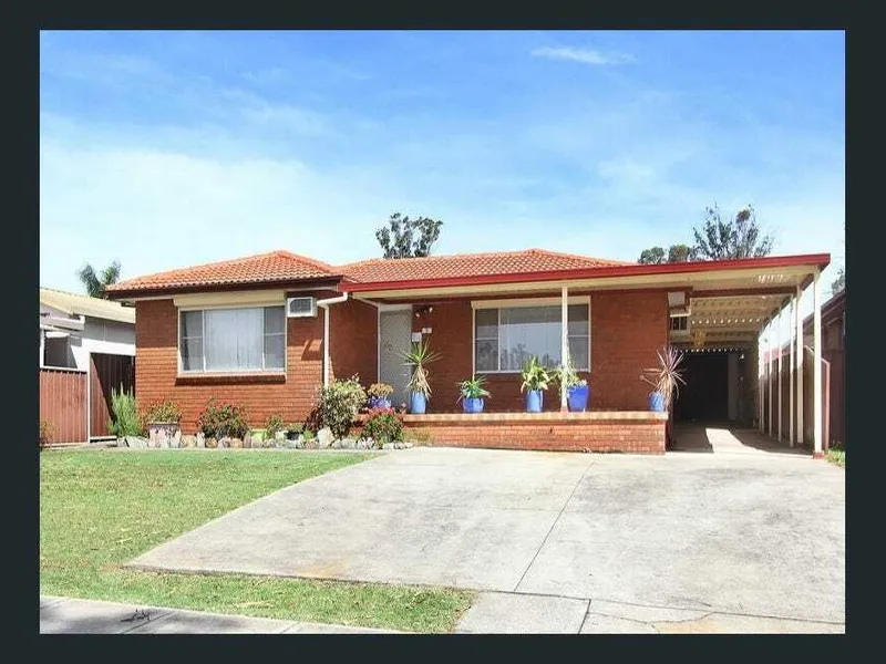 Sizeable 3 Bedroom Home in Convenient Location! AVAILABLE NOW!!