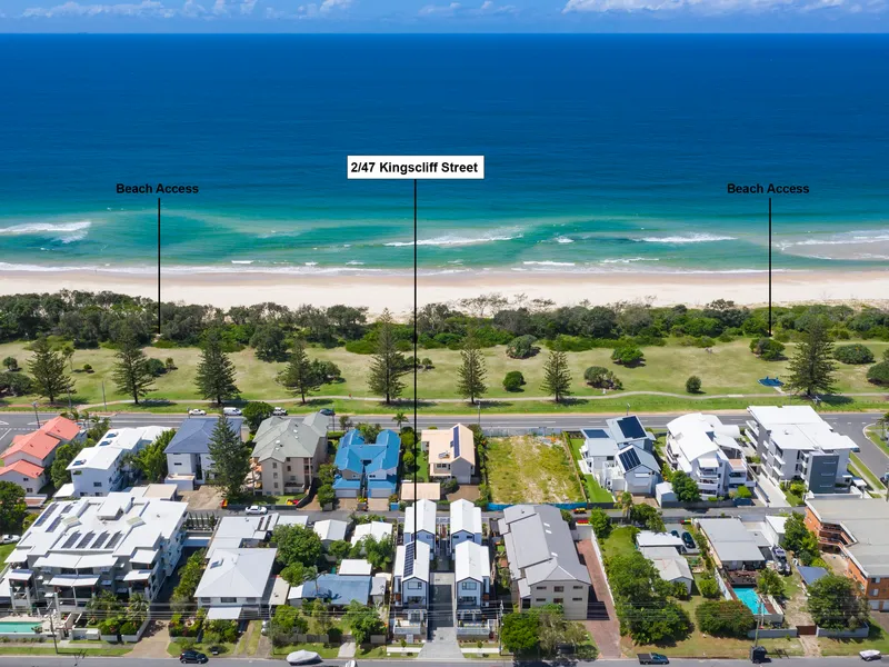 STUNNING  MODERN  BEACH  HOME 