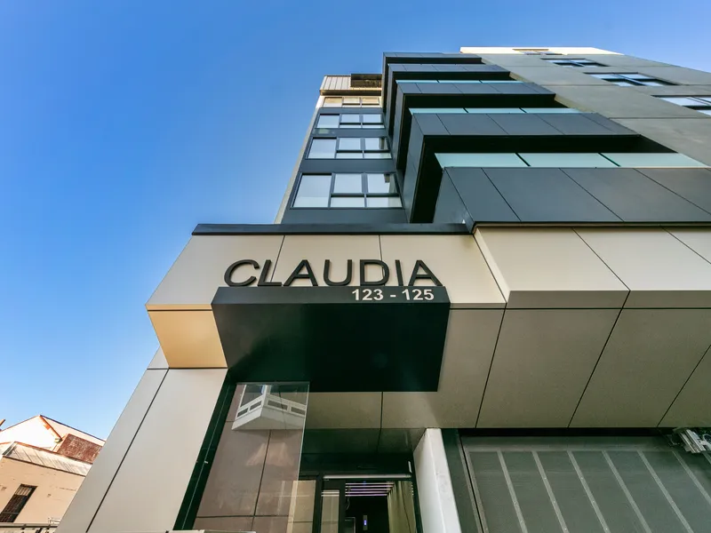 Superbly Designed 3 Bedrooms, 2 Bathrooms Apartment