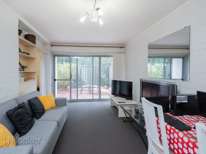 Comofortably Furnished with Courtyard