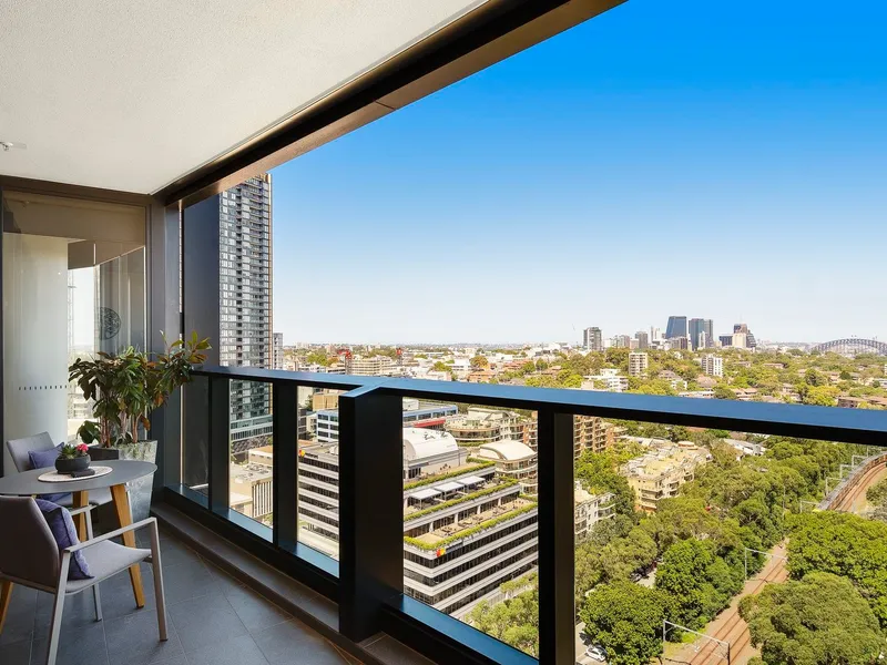 Executive Two Bedroom Residence With Stunning City Skyline & Harbour Bridge Views