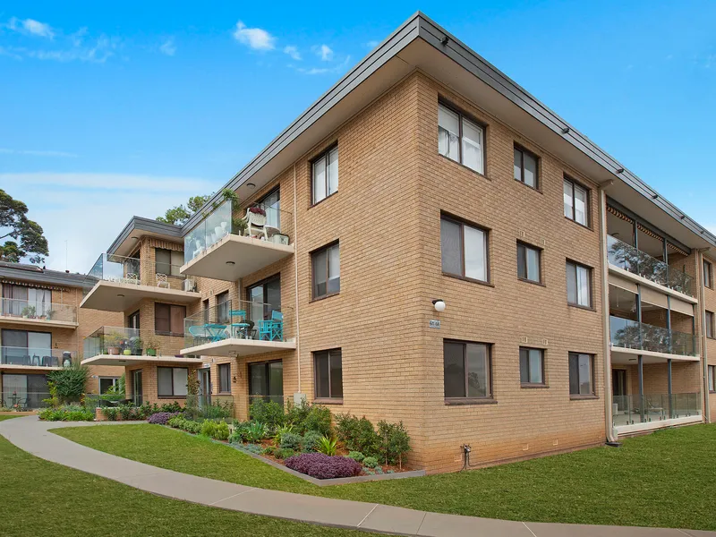 Spacious Garden Style Living