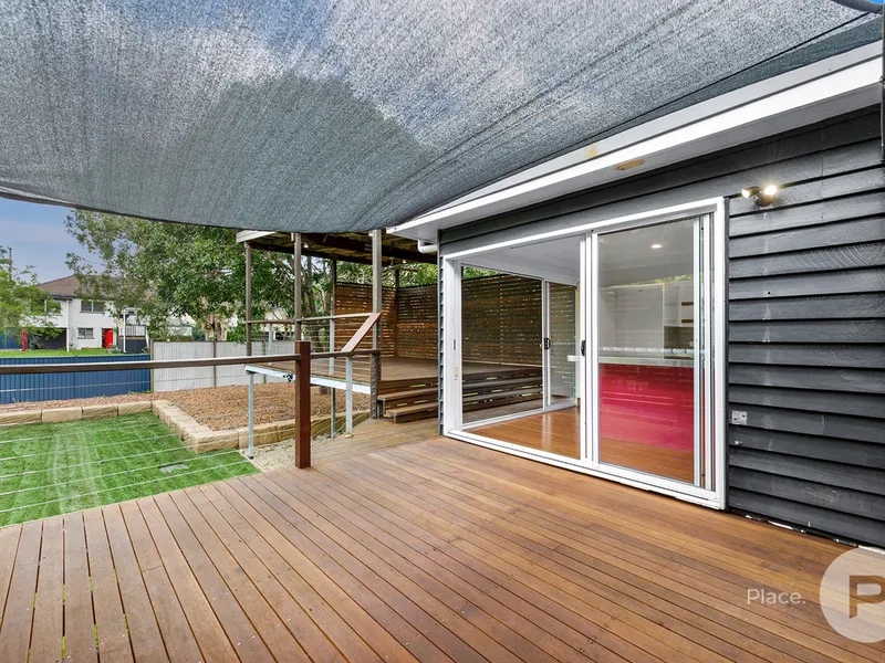 The perfect entertainer and family residence!