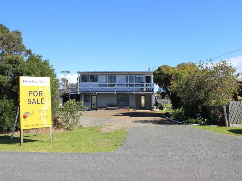 RENOVATED HOLIDAY HOME OR INVESTMENT IN CENTRAL PORT ALBERT