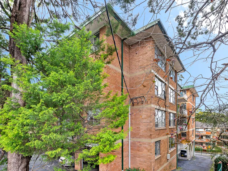 SPACIOUS ONE BEDROOM APARTMENT