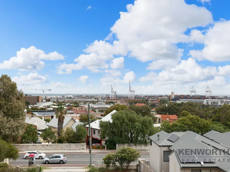 STUDIO apartment with majestic views to Fremantle, Harbour and Ocean