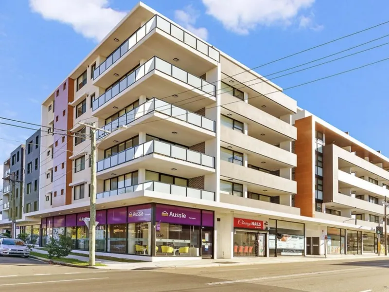 MODERN APARTMENT WITH OVERSIZED BALCONY