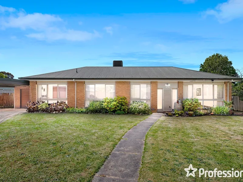 A FAMILY FOCUSED HOME ON A WHOPPING BIG BLOCK