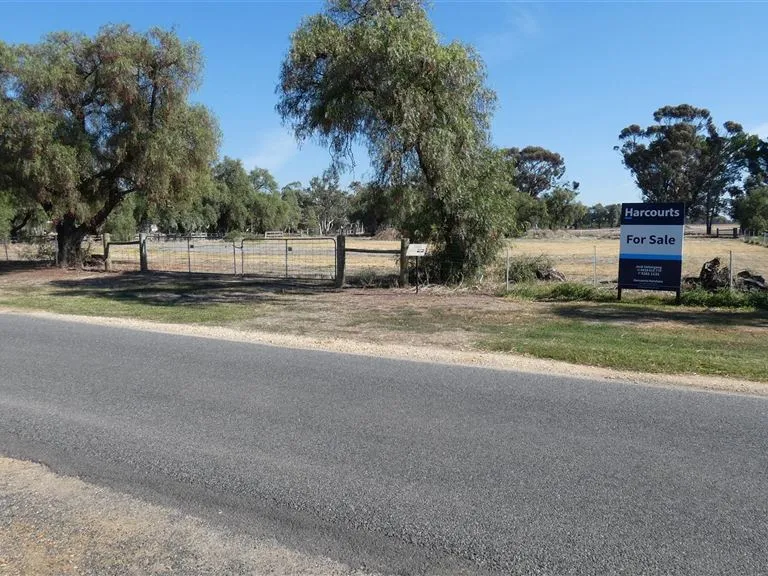 Over An Acre in the Middle of Natimuk