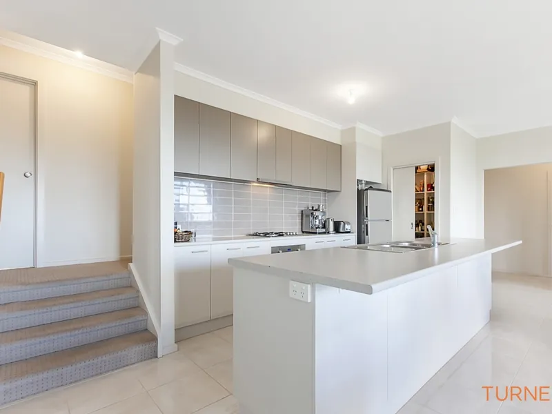 4 Bedroom Family Home with Hill Views and Solar