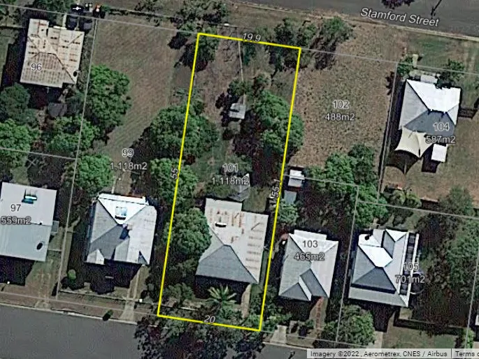 THIS QUEENSLANDER HAS SO MUCH TOO OFFER! 2 STREET ACCESS. 1118m2 ALLOTMENT.