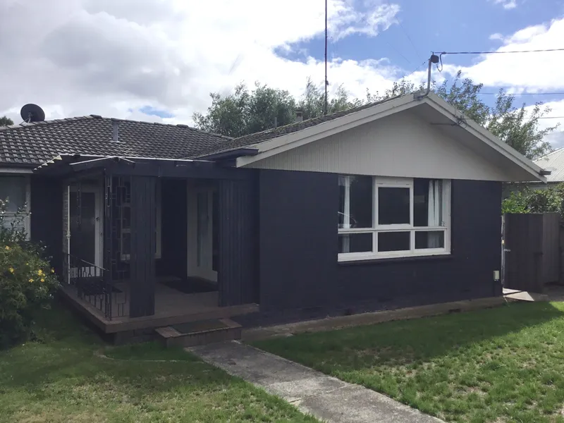 UNIQUE FOUR BEDROOM HOME WITH HUGE OUTSIDE ENTERTAINING ROOM