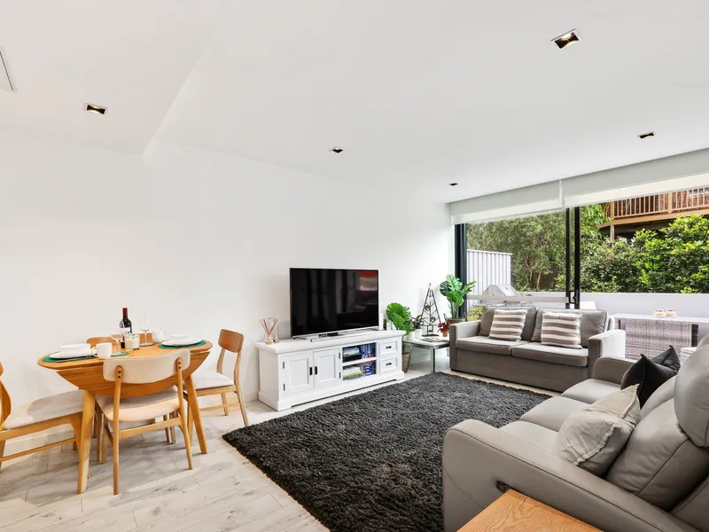 Furnished Executive Beachside Living