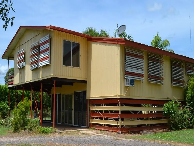 LOCATION, LOCATION - 20 acres. Just 3 minutes from town centre