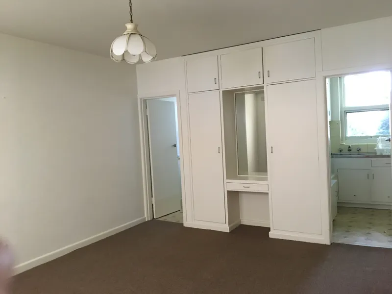 TRANQUIL SETTING…TRAM AT YOUR DOOR & 5 MIN WALK TO STATION