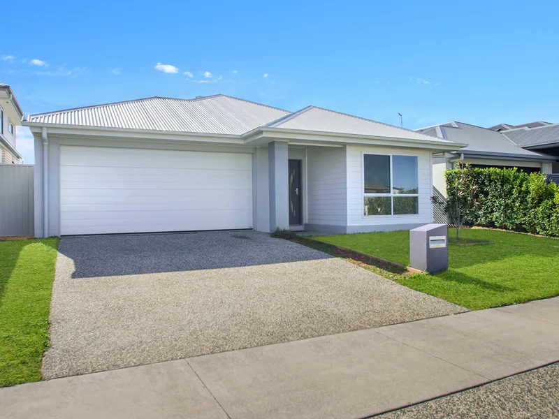 Beautiful 4 year old house in fantastic lakeside suburb