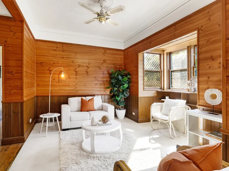 Spectacular 1906 façade; enclosed verandah; charming gardens